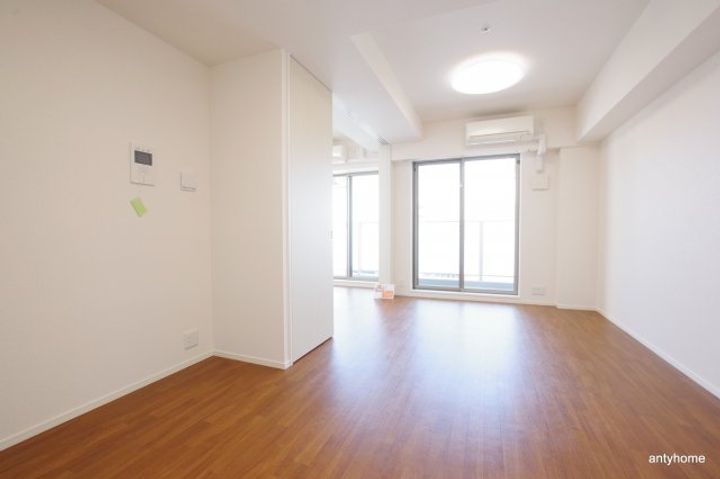 大阪府吹田市垂水町3丁目(マンション)の賃貸物件の居間