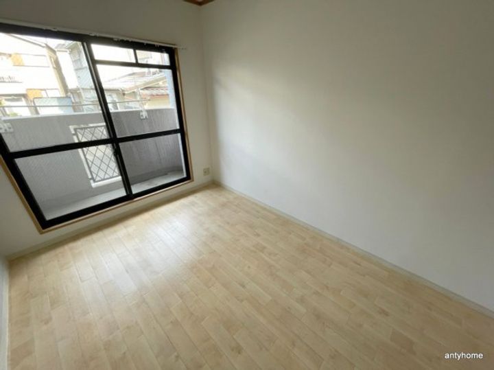 大阪府吹田市泉町2丁目(マンション)の賃貸物件の居間