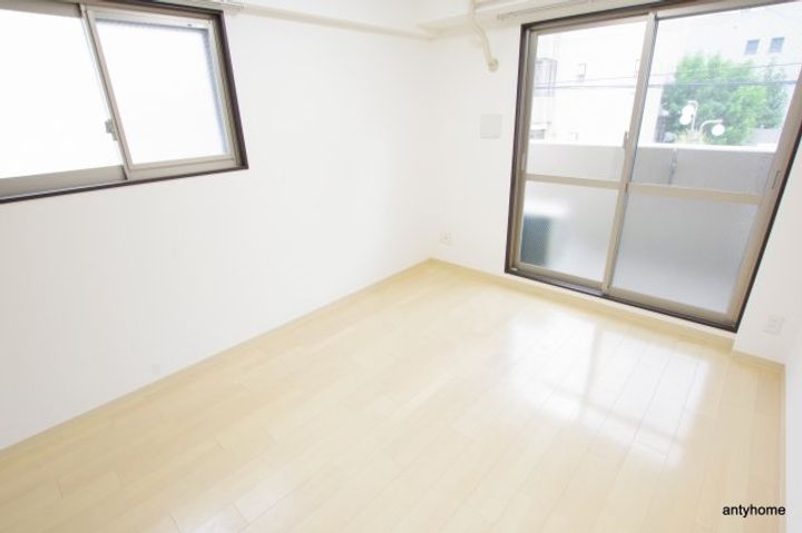 comforespa新大阪の居間