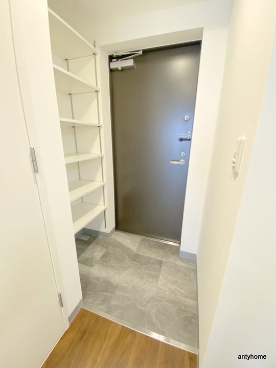 BROAD 新うめきたRESIDENCEの玄関