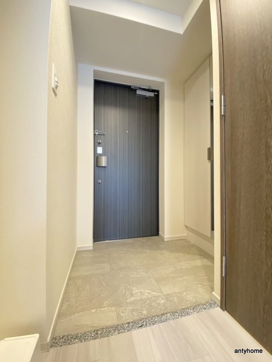 プレサンス桜ノ宮イーサリアルの玄関