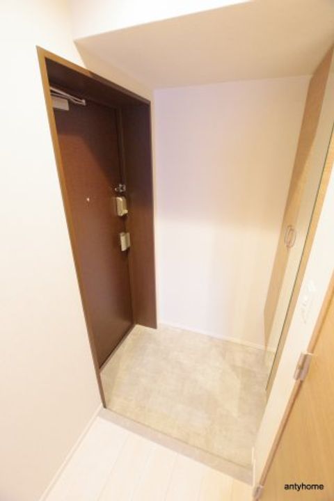 エトワール北新地の玄関