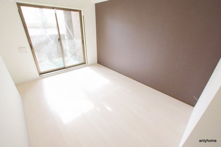 Luxe難波西2の居間