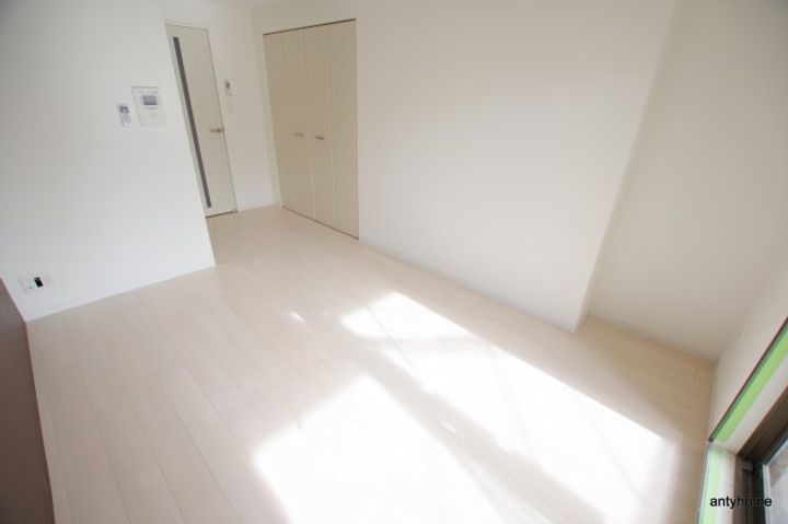 Luxe難波西2の寝室