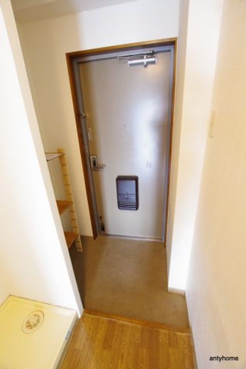 サンコーポウエノの玄関