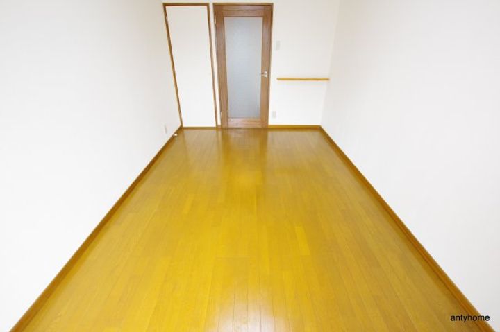 サンコーポウエノの居間