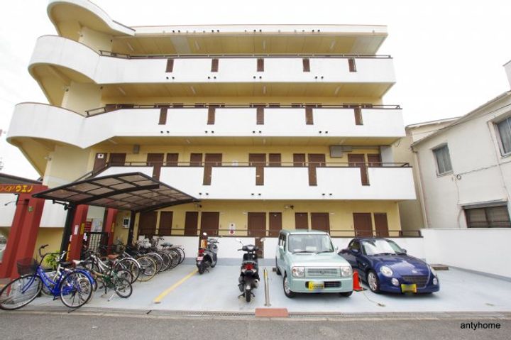 サンコーポウエノの外観