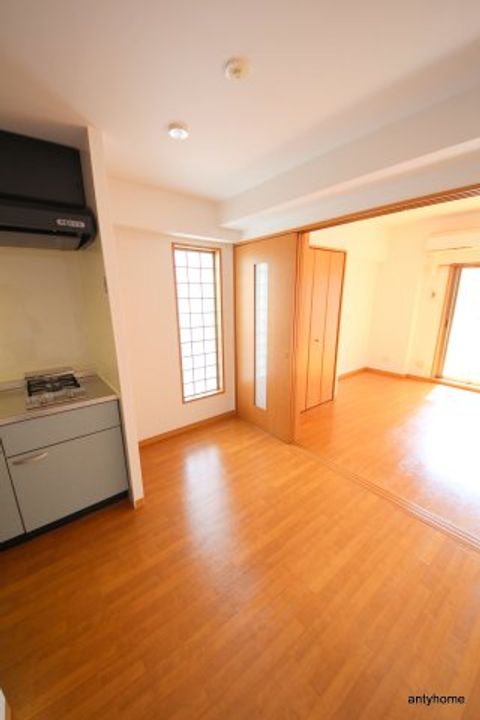 南森町プライマリーワンの居間