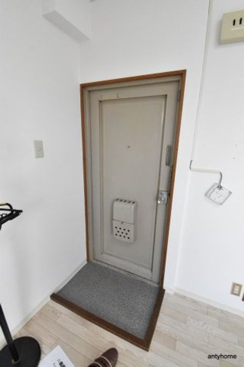 淡路メゾンフラワーの玄関