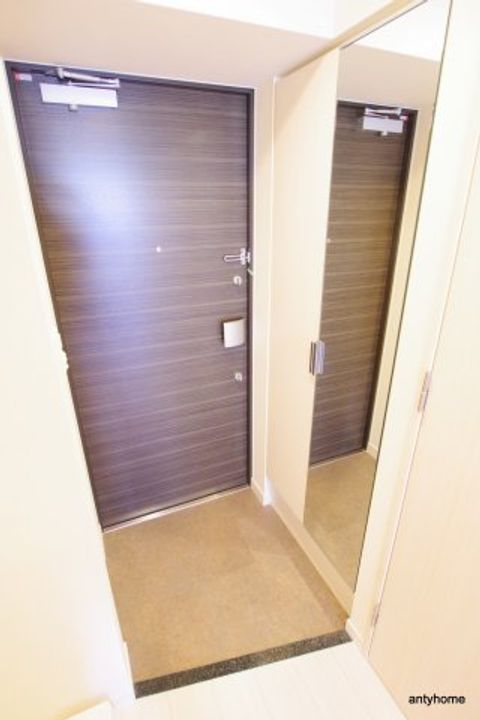 プレサンス新大阪ストリームの玄関