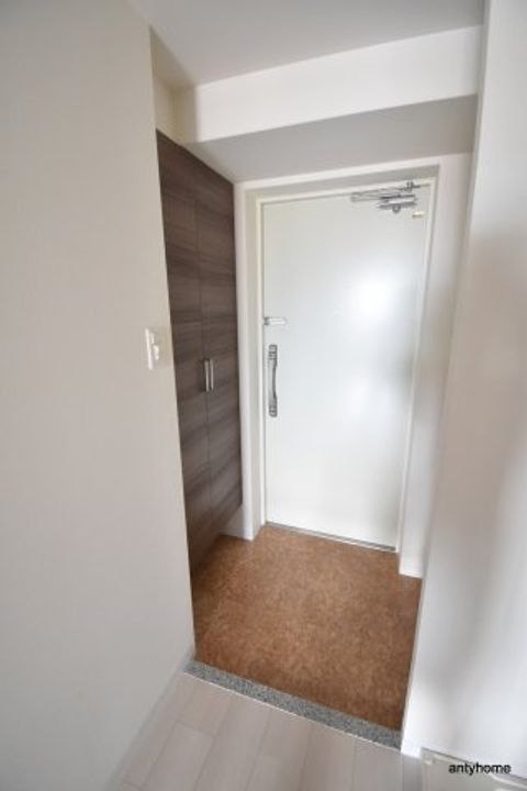 Luxe新大阪EAST2の玄関