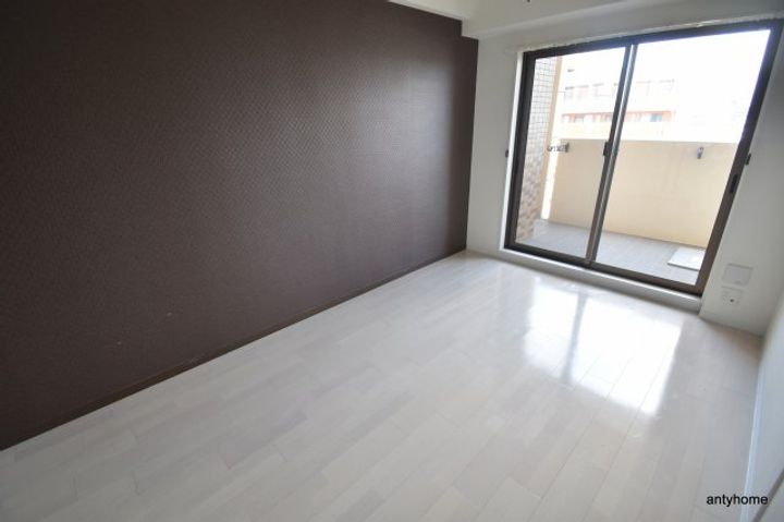 Luxe新大阪EAST2の居間