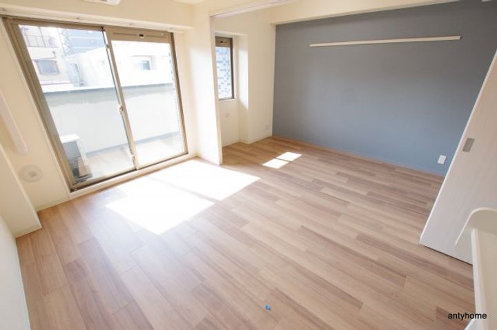 プレサンス新大阪ジェイズの居間