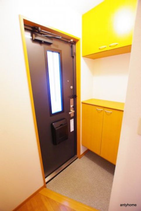 白樺ハイツの玄関