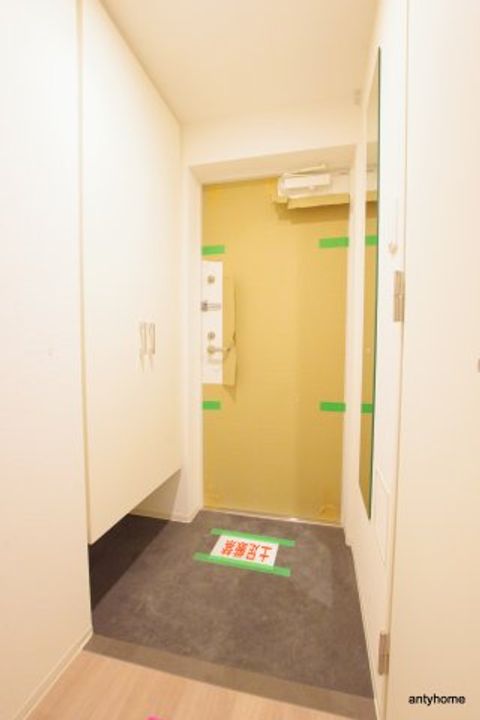 セレニテ堺筋本町プリエの玄関