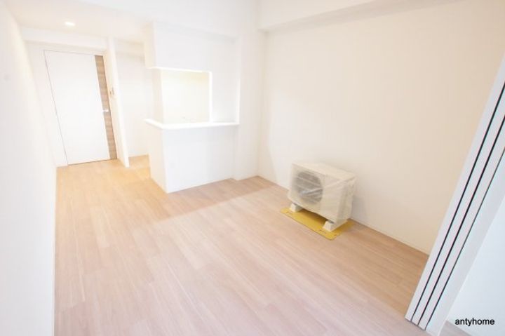 セレニテ堺筋本町プリエの居間