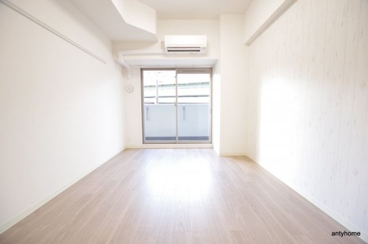プレサンス OSAKA DOMECITY クロスティの居間