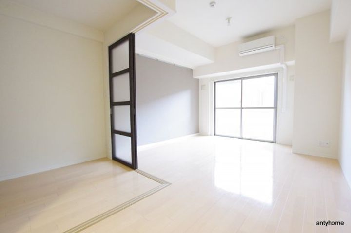大阪府吹田市垂水町3丁目(マンション)の賃貸物件の居間