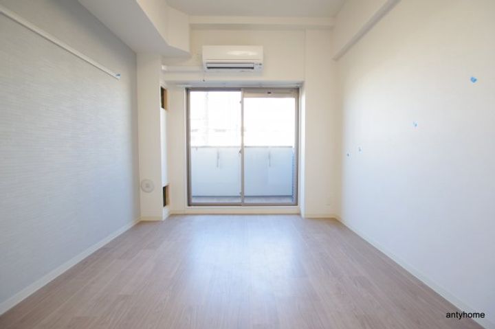 プレサンス新大阪イオリアの居間