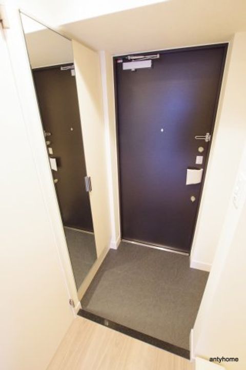 プレサンス淡路駅前の玄関