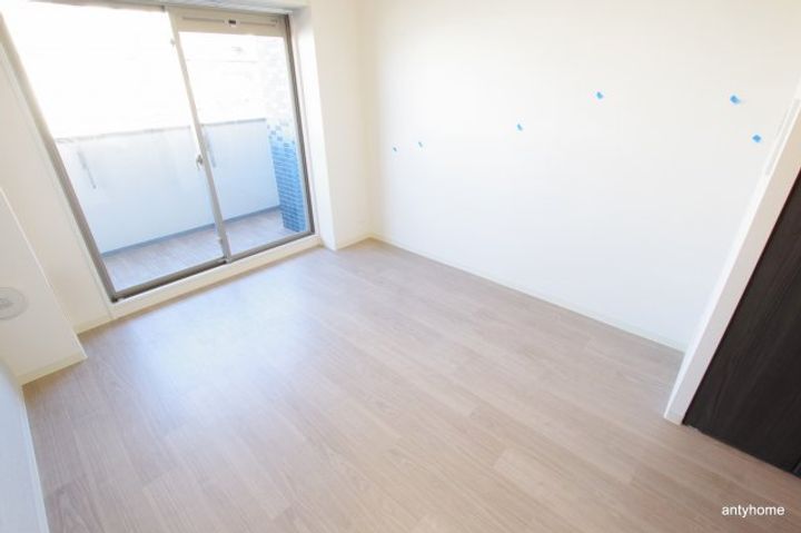 プレサンス新大阪イオリアの居間