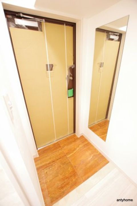 大阪府大阪市北区同心2丁目(マンション)の賃貸物件の玄関