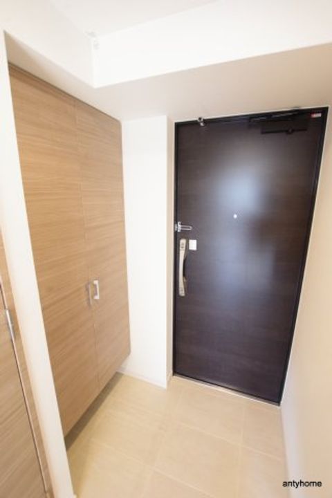 S-RESIDENCE新大阪WESTの玄関