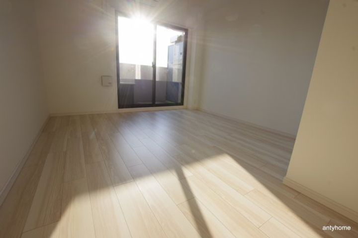 S-RESIDENCE新大阪WESTの居間