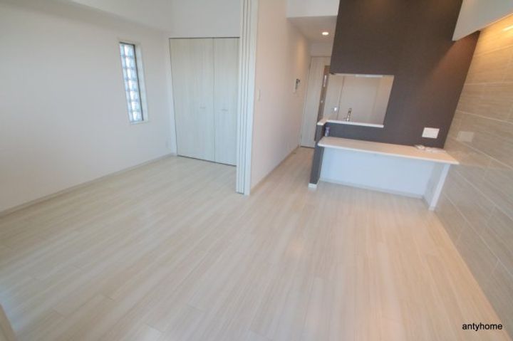 プレジオ江坂2の居間