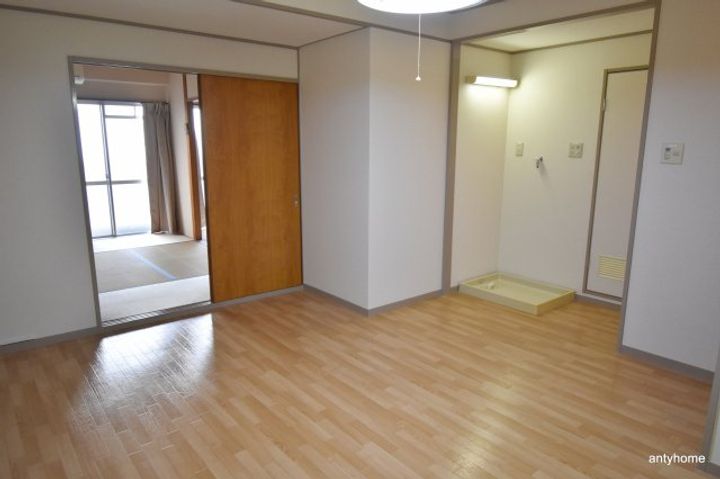 大阪府吹田市江坂町1丁目(マンション)の賃貸物件の居間