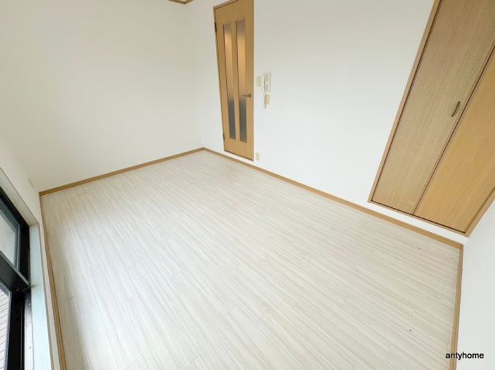 大阪府吹田市泉町2丁目(マンション)の賃貸物件の居間