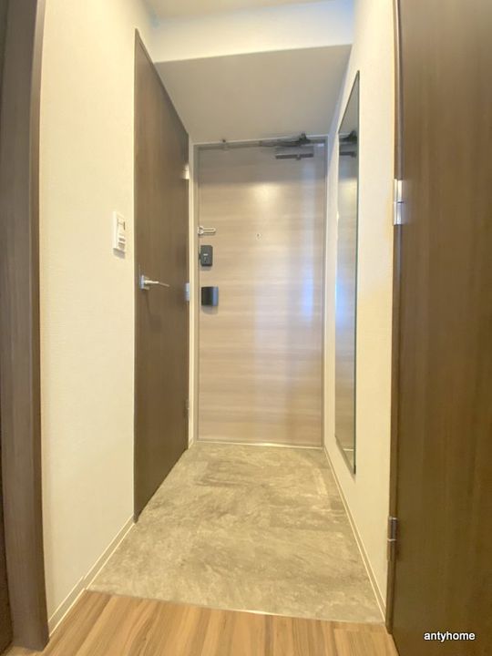 J.GRAN Court京町堀の玄関