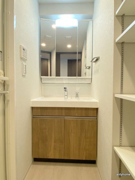 J.GRAN Court京町堀の居間