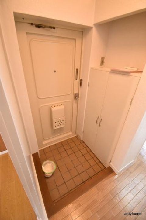 メゾン江坂の玄関