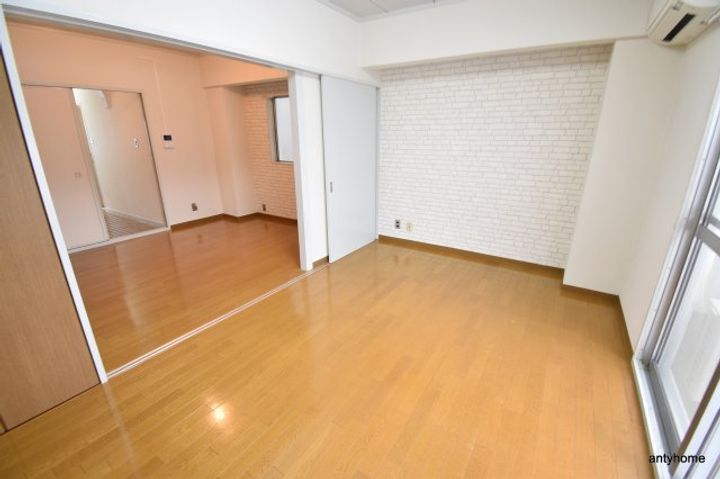 メゾン江坂の居間