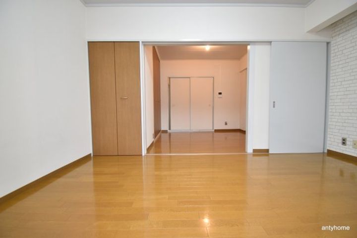 メゾン江坂の居間