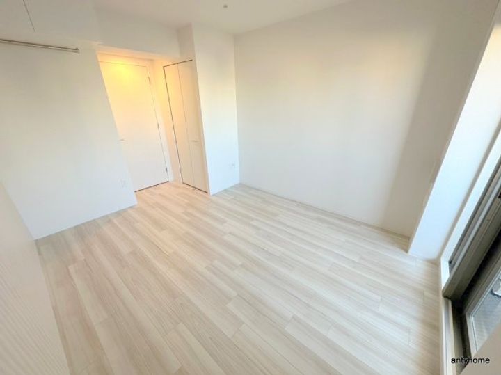 セレニテ本町東リアンの居間