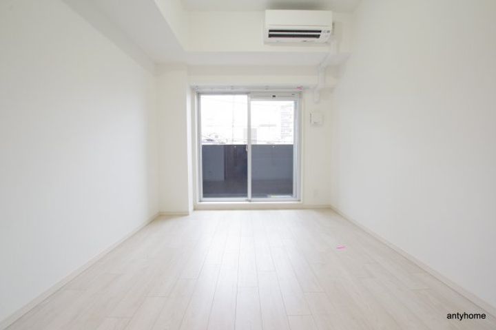 スワンズシティ新大阪ヴィーヴォの居間