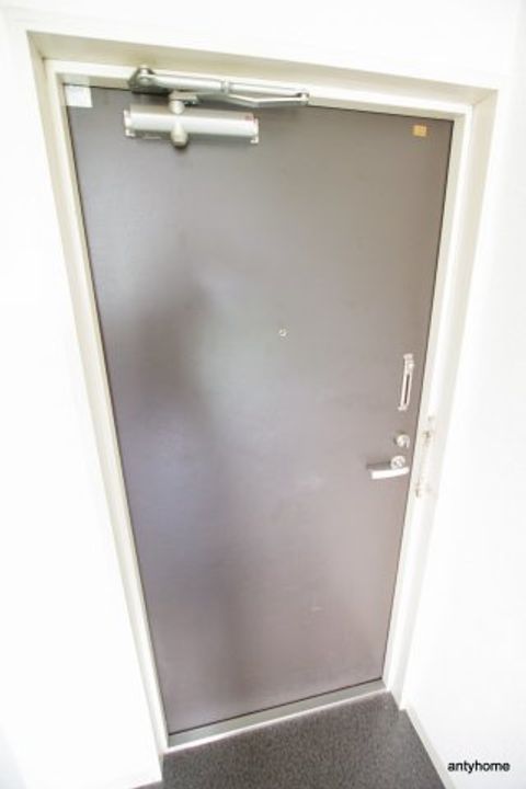 メゾンサクラ12の玄関