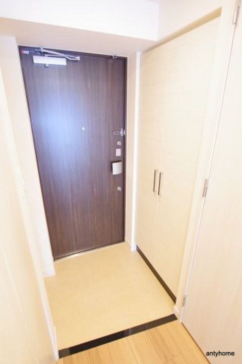 ディームス江坂の玄関