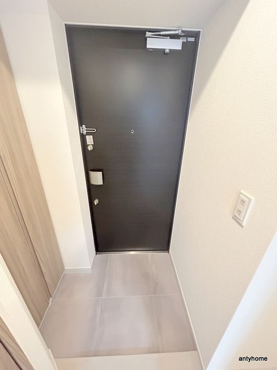 大阪府吹田市垂水町3丁目(マンション)の賃貸物件の玄関