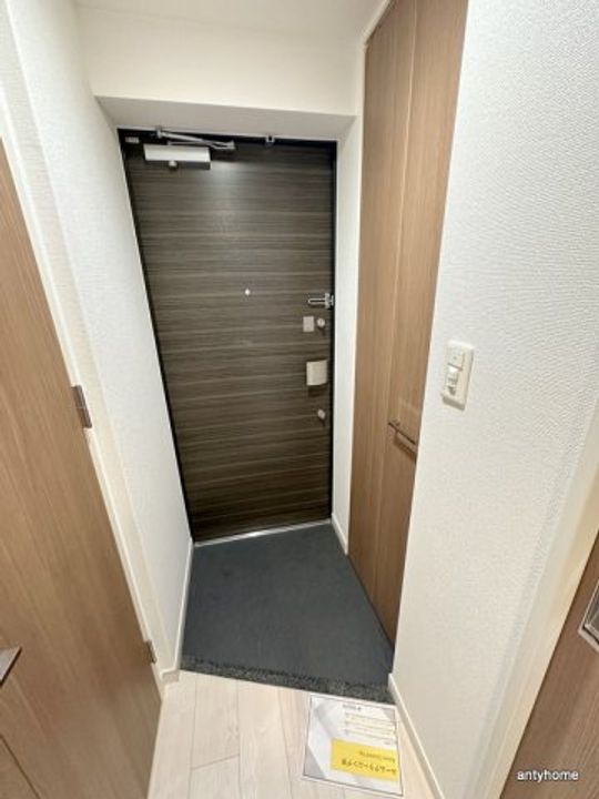 プレサンス堺筋本町駅前の玄関