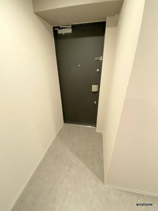 Dimora靭公園の玄関