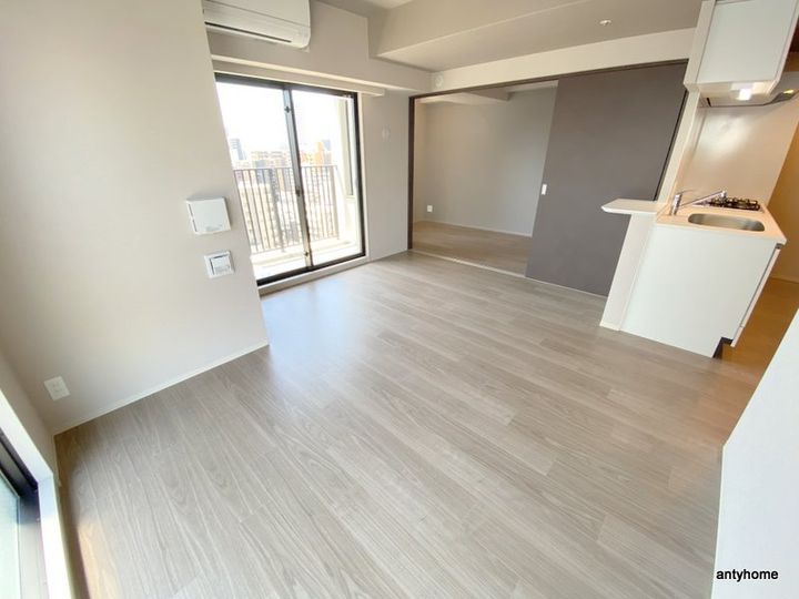 Dimora靭公園の居間