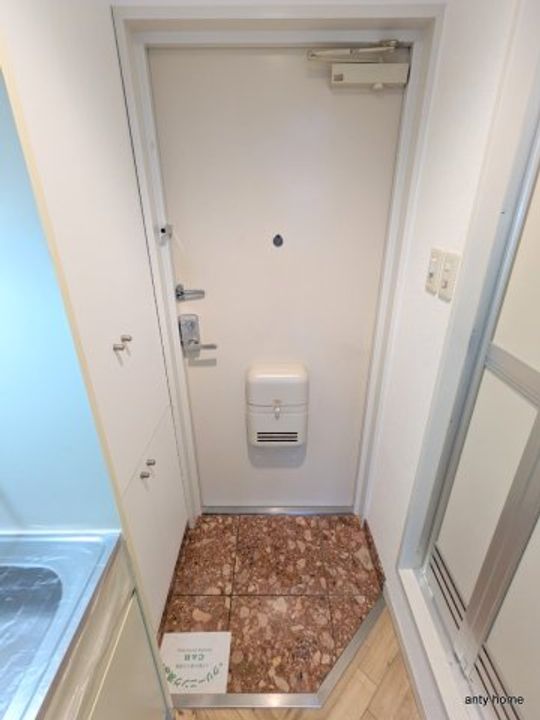 ロイヤルコート江坂の玄関