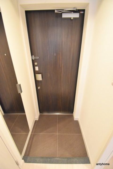 プレサンス堺筋本町ディスティニーの玄関