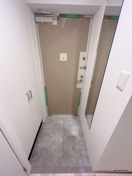 セレニテ難波グランデノールの玄関