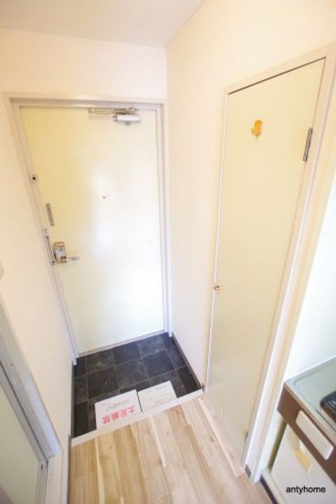 大阪府吹田市垂水町1丁目(マンション)の賃貸物件の玄関
