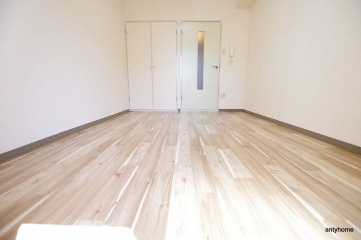 大阪府吹田市垂水町1丁目(マンション)の賃貸物件の居間