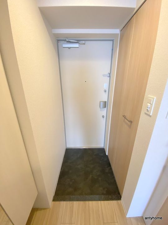 スワンズシティ大阪エスクレアの玄関